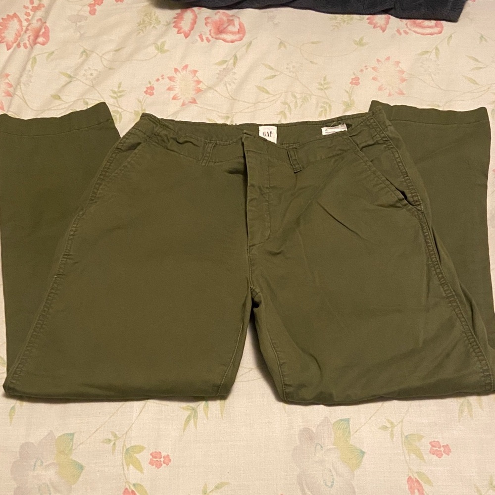 GAP Women’s Khaki Green Chinos